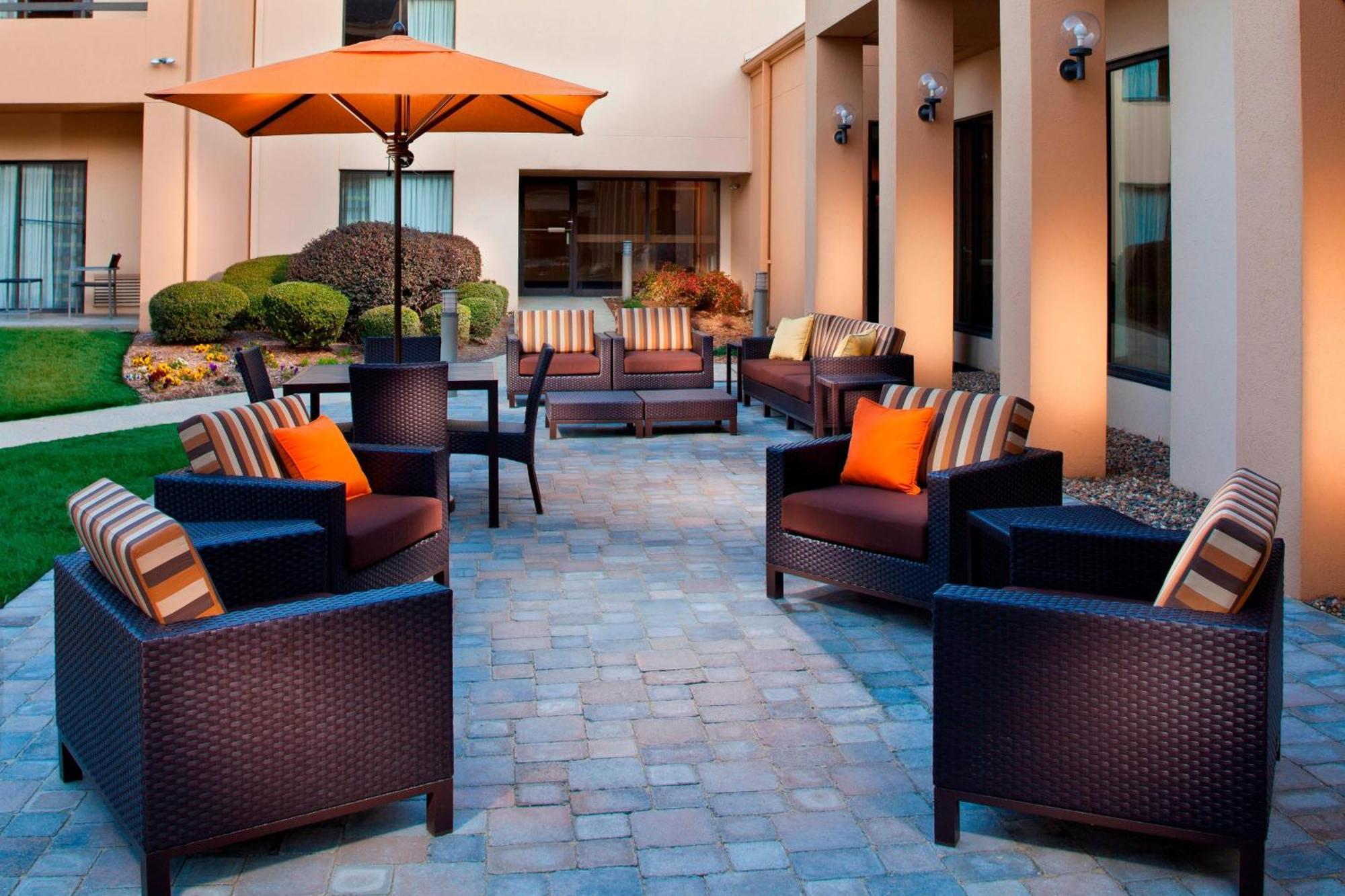 Courtyard By Marriott Little Rock West Hotel Exterior photo