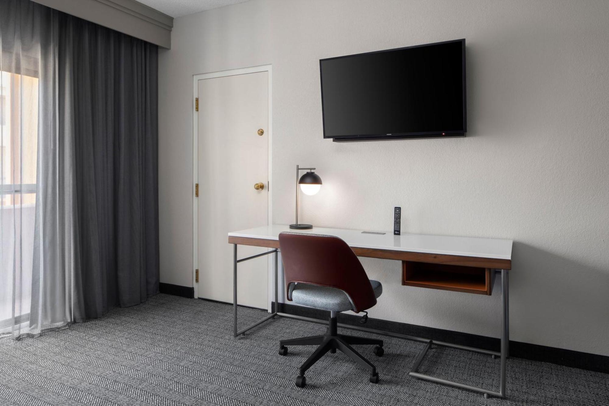 Courtyard By Marriott Little Rock West Hotel Exterior photo